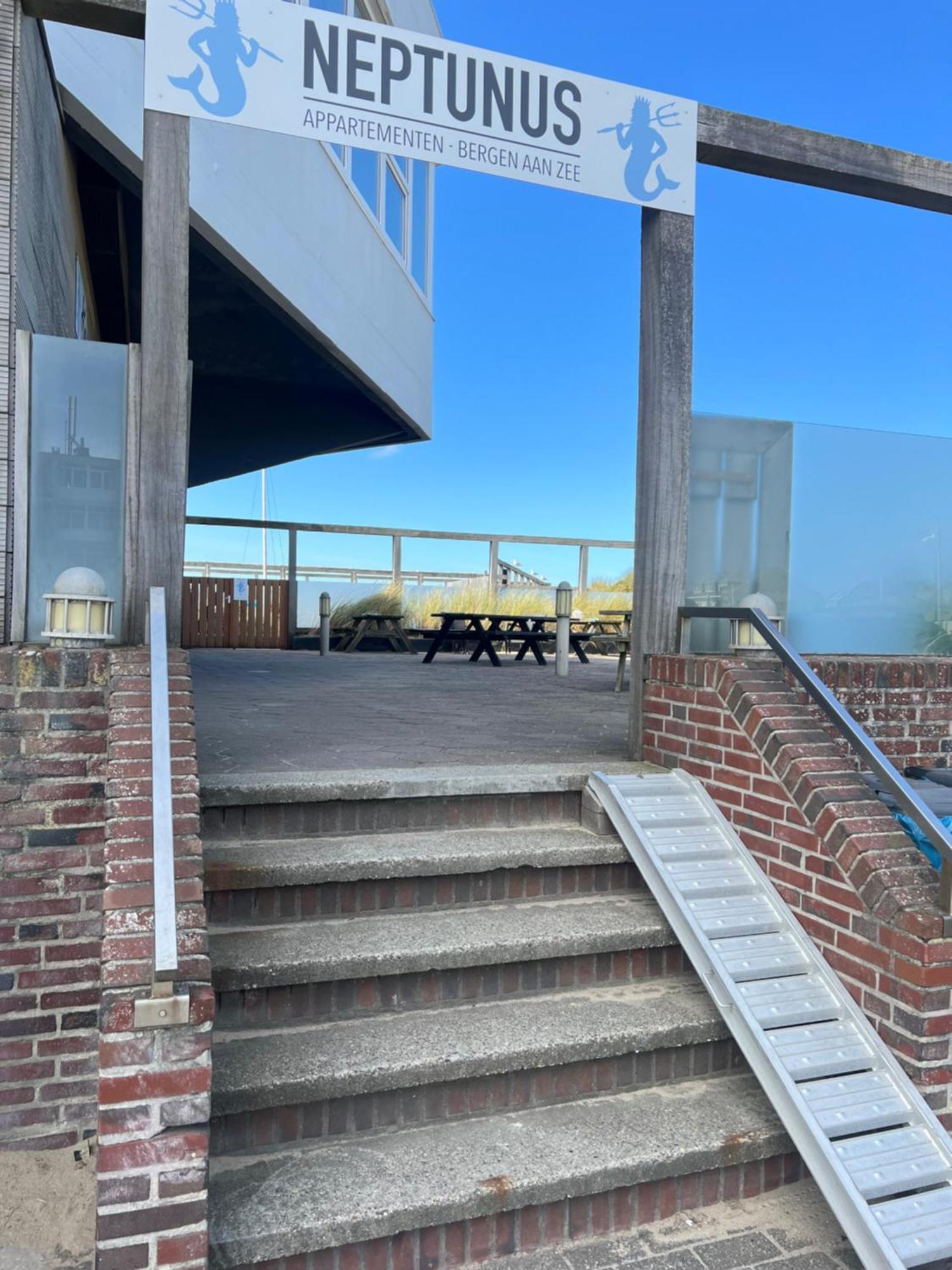 Neptunus Appartementen 滨海贝亨 外观 照片
